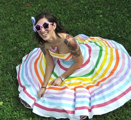 ドレスに虹を掛けましょう＊ふわふわチュールが可愛いレインボードレスにきゅん♡にて紹介している画像