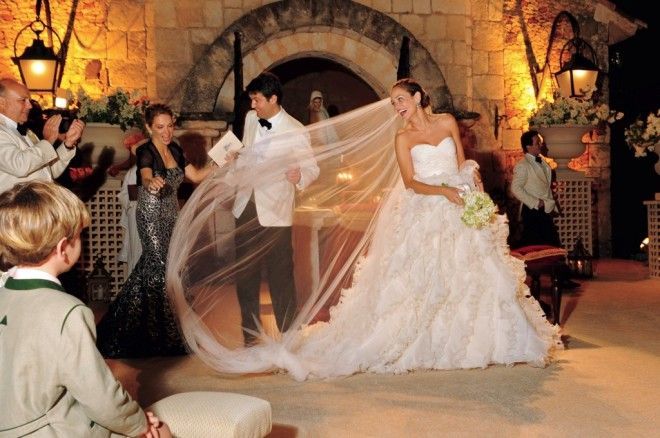 アメリカンクラシックの最高峰！オスカーデラレンタのドレスが圧倒的な存在感♡にて紹介している画像