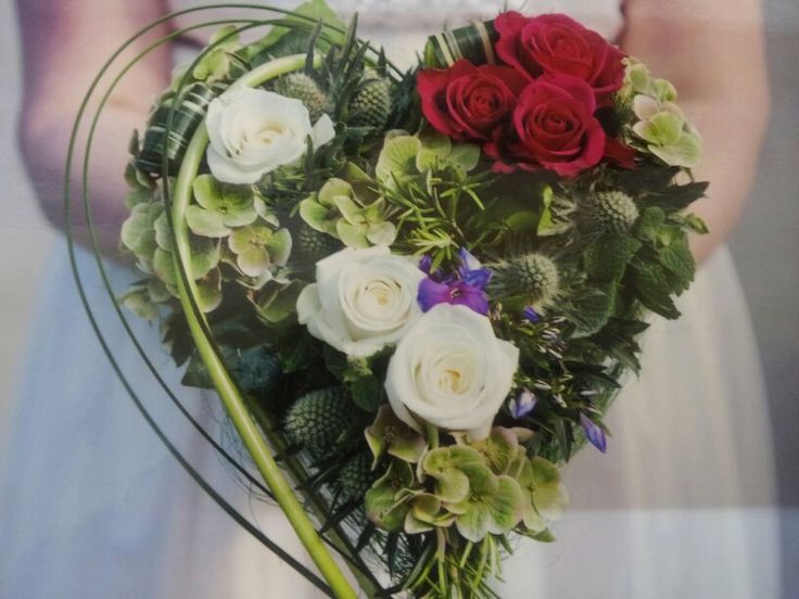 "Defeating Demons with the Motif of Love: The Adorable Heart-Shaped Bouquet"にて紹介している画像