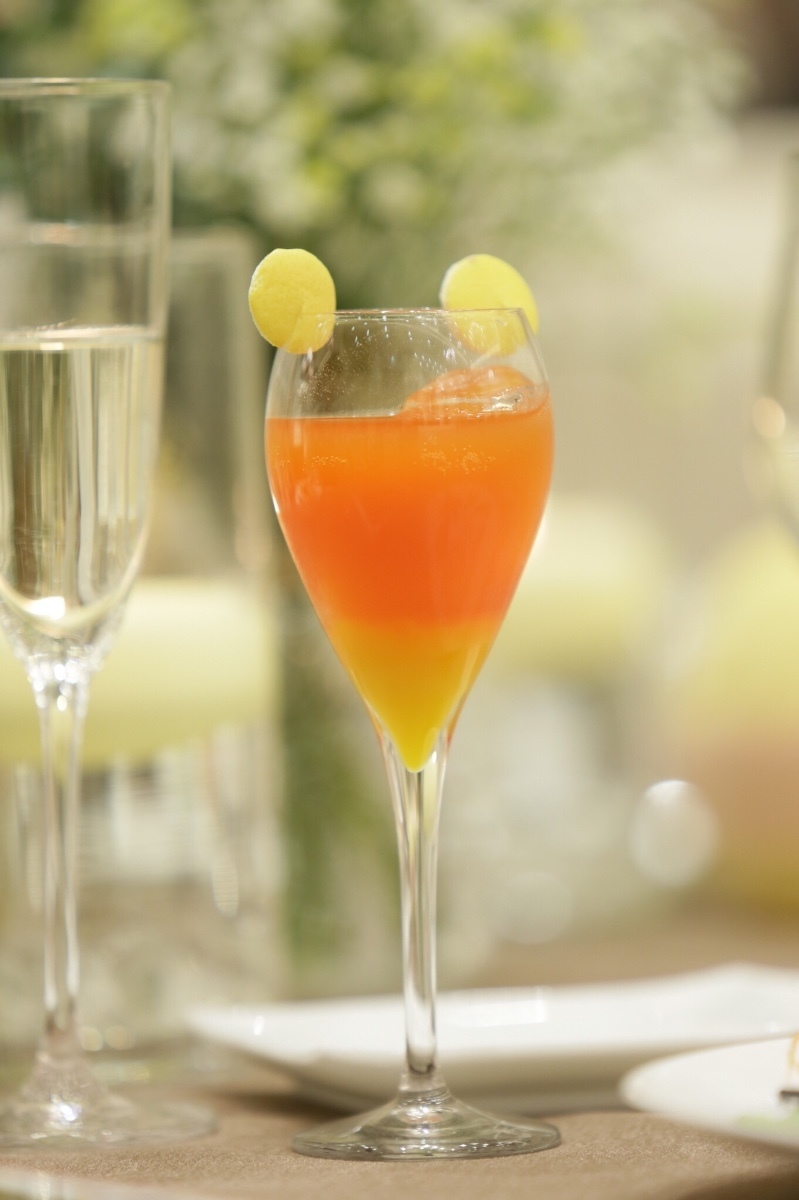 Choosing Original Drinks Created by the Bride and Groom for the Reception: A Feel of Product Development Meeting♩にて紹介している画像
