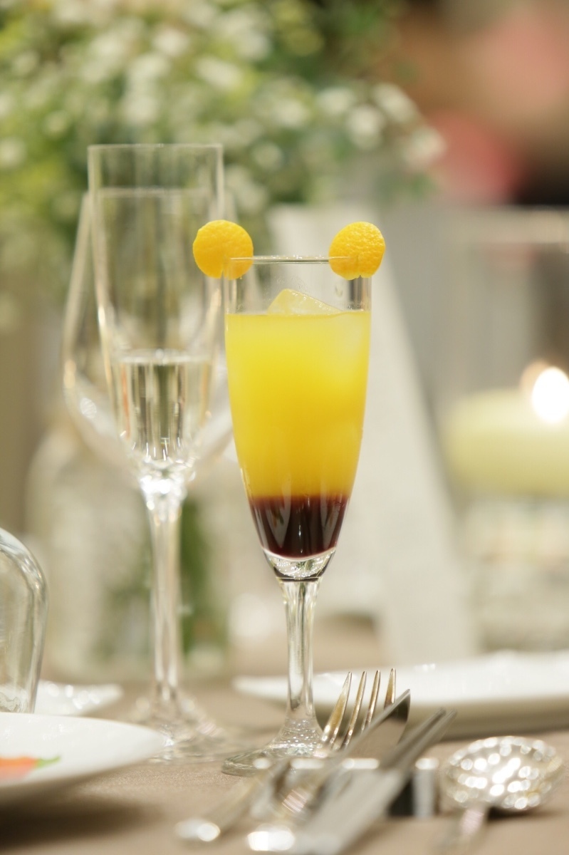 Choosing Original Drinks Created by the Bride and Groom for the Reception: A Feel of Product Development Meeting♩にて紹介している画像