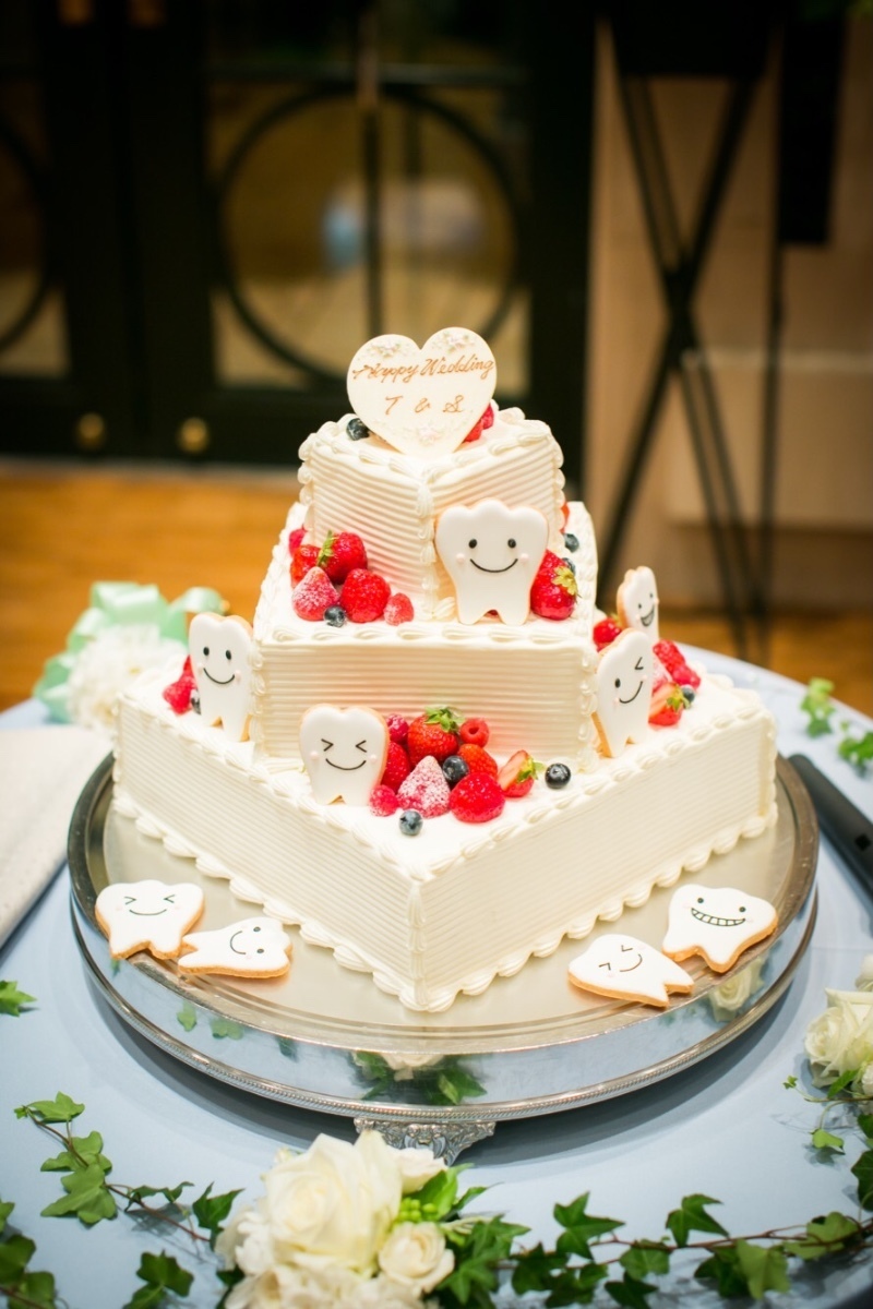 アイデアの勝利♡ゲストもびっくりする珍しいデザインのウェディングケーキ案♡にて紹介している画像