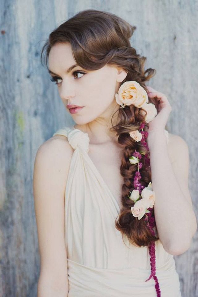 "Create a Naturally Pure Bride with Braided Pigtails: A Charming Hairstyle for Girls"にて紹介している画像