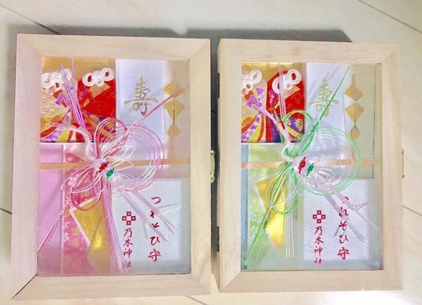 Popular Designs of Shiro-Muku and Montsuki Hakama: A Collection of Shrines Where You Can Purchase Adorable 'Couple Amulets'♡にて紹介している画像