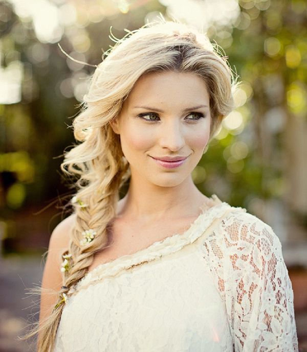 "Create a Naturally Pure Bride with Braided Pigtails: A Charming Hairstyle for Girls"にて紹介している画像