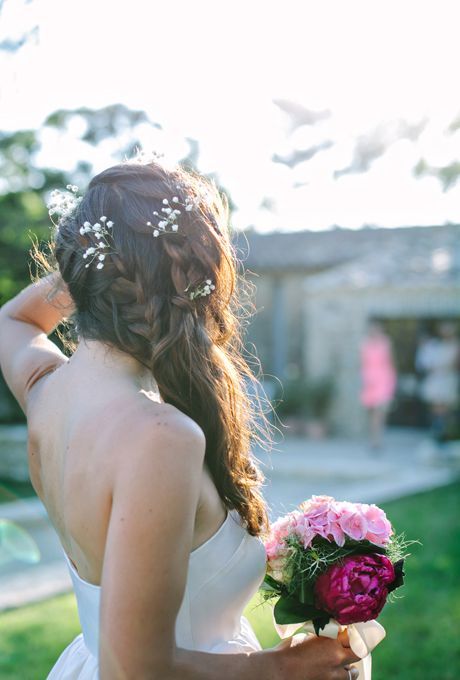 "Create a Naturally Pure Bride with Braided Pigtails: A Charming Hairstyle for Girls"にて紹介している画像