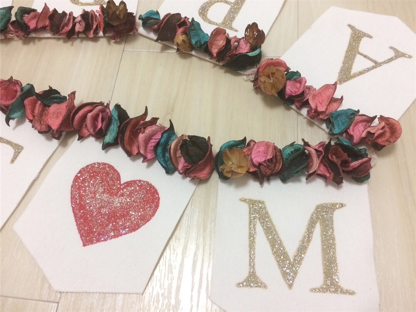 "Where Do You Want to Display It? 8 Charming DIY Garland Designs to Try!"にて紹介している画像