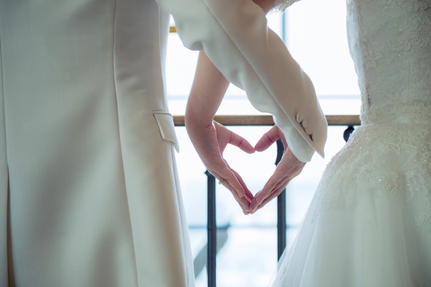 "Choose from Here! A Comprehensive Collection of Must-Have Handshot Composition Ideas"にて紹介している画像