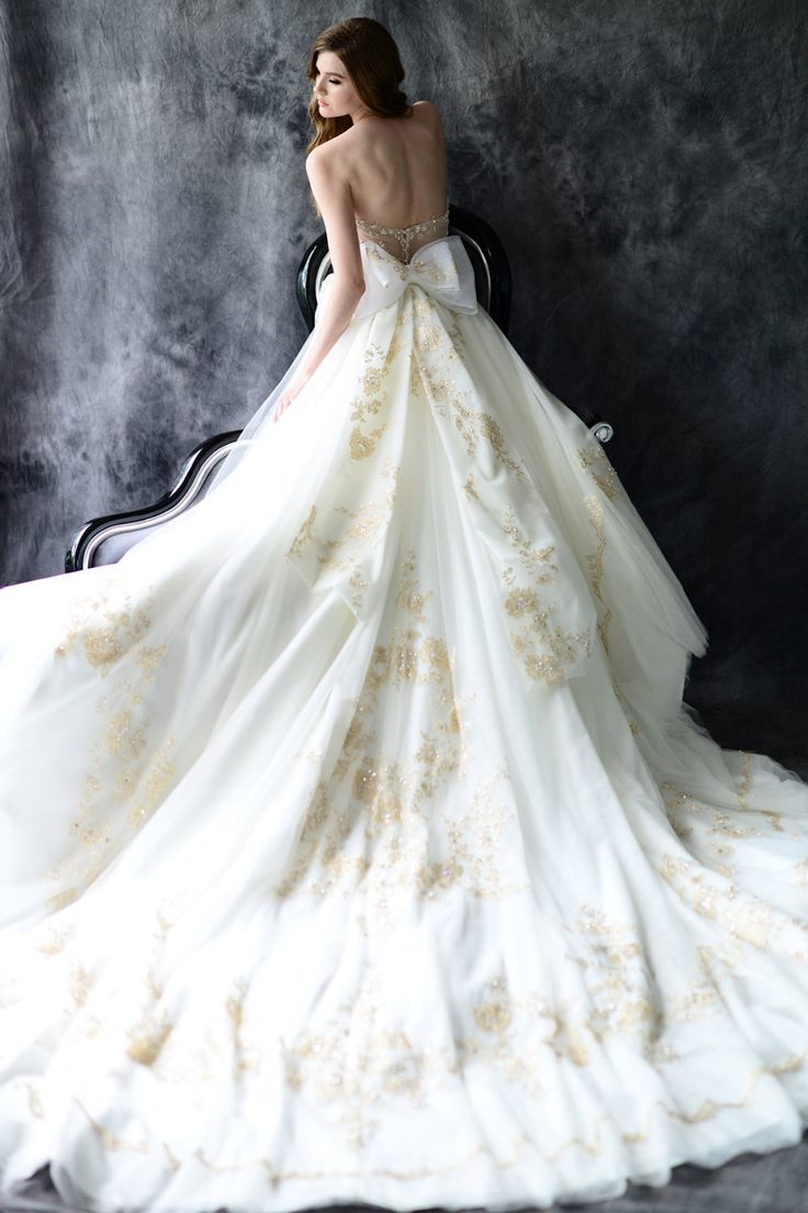 "Flawless from Every Angle♡! A Gorgeous Back Style Dress for a Perfect Look from Behind♡"にて紹介している画像