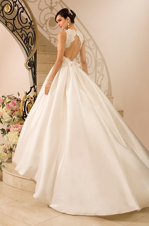 "Flawless from Every Angle♡! A Gorgeous Back Style Dress for a Perfect Look from Behind♡"にて紹介している画像