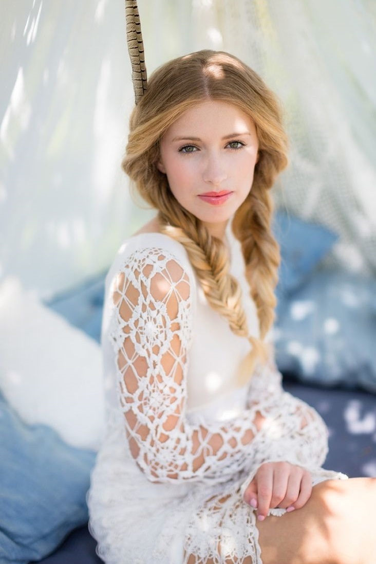 "Create a Naturally Pure Bride with Braided Pigtails: A Charming Hairstyle for Girls"にて紹介している画像