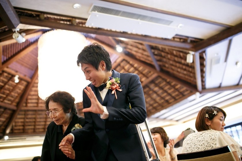 会場がほっこり感動に包まれる♡中座のエスコートをお祖母ちゃんにお願いするときの注意点＊にて紹介している画像