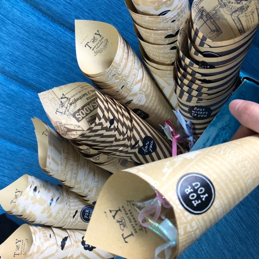 Trendy Designs for DIY Flower Shower Cones: Get Creative with Floral Arrangements ♩にて紹介している画像