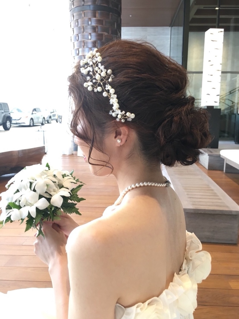 ゲストにも可愛いって褒められる！今風おしゃれなふわふわ挙式ヘアカタログ♩にて紹介している画像