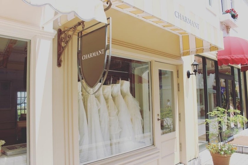 Charming and Effortlessly Elegant: Spotlight on the Latest Trend in Natural and Stylish Wedding Dresses!にて紹介している画像