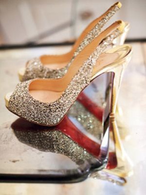 "Sparkling Like a Jewel: Be the One and Only Cinderella with These Dazzling Glass Slippers"にて紹介している画像