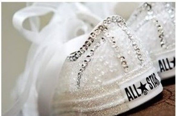 "Sparkling Like a Jewel: Be the One and Only Cinderella with These Dazzling Glass Slippers"にて紹介している画像