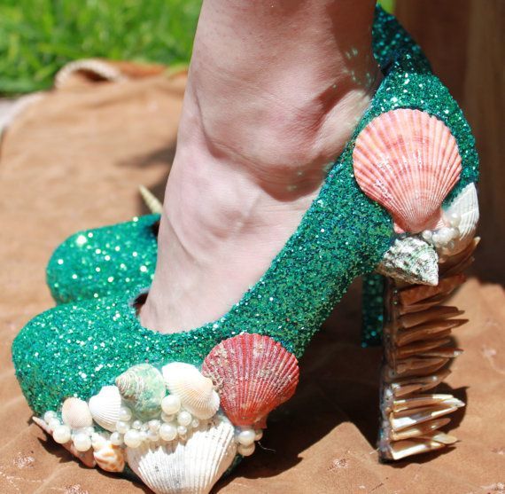 "Sparkling Like a Jewel: Be the One and Only Cinderella with These Dazzling Glass Slippers"にて紹介している画像