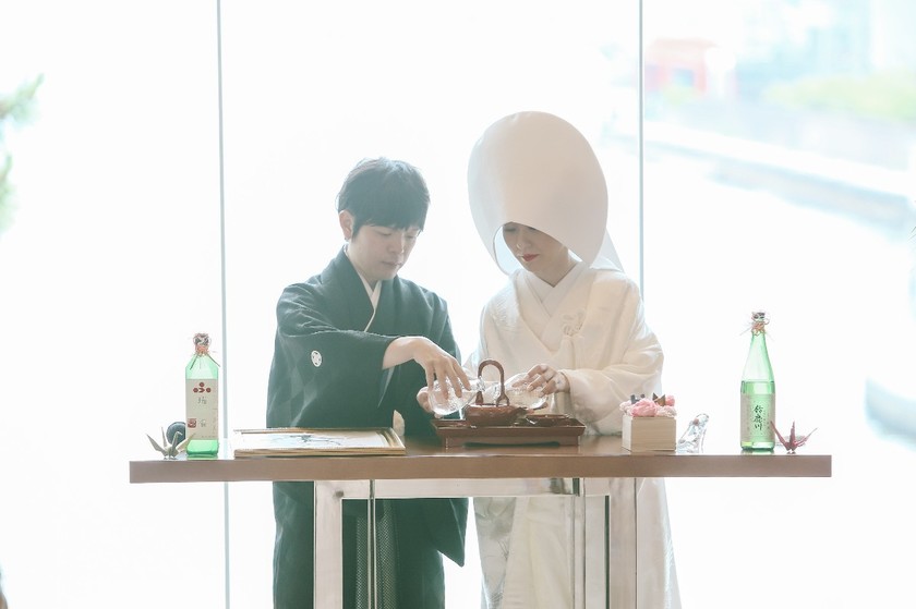 10 Creative Arrangements for the Water Sharing Ceremony You Want to Do at Your Ceremony or Reception♡にて紹介している画像