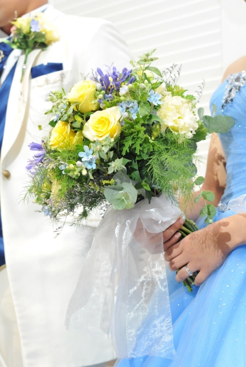 Couples Only: A Showcase of Grooms' Tuxedo Changes in 60 Styles by Dress Color♡にて紹介している画像