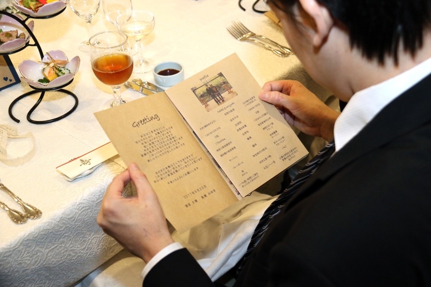 A Comprehensive Guide to What to Include in Your Profile Book for the Reception: From Self-Introductions to DIY Creations ♡にて紹介している画像