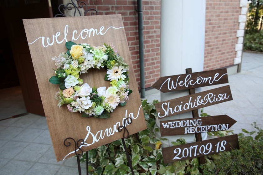 Inspiring Ideas: 10 Stylish and Unique Handmade Welcome Boardsにて紹介している画像