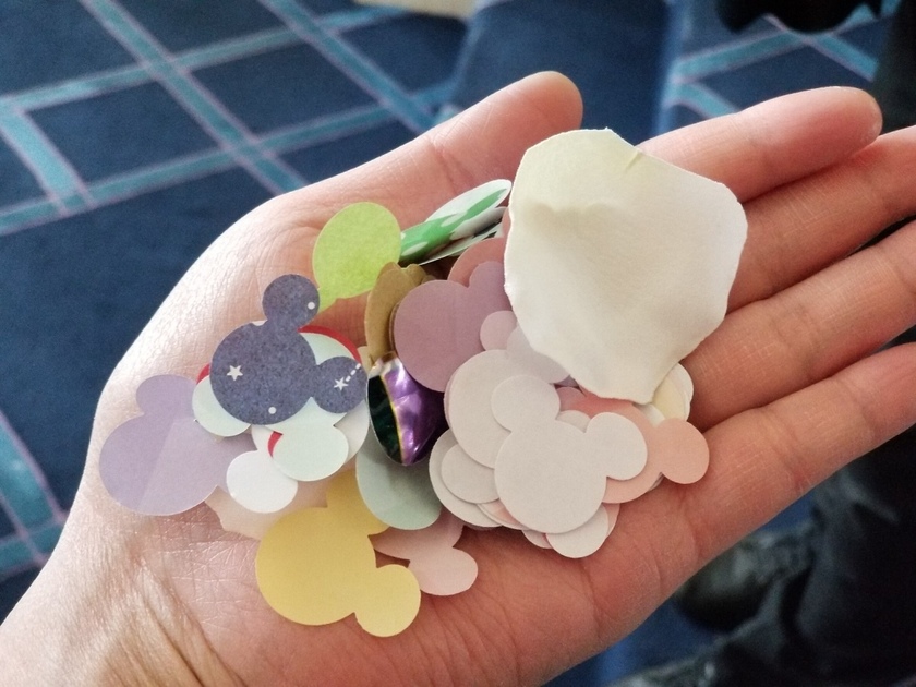 Not Just Flowers! A Collection of Unique and Colorful Cute Paper Shower Ideas ♡にて紹介している画像