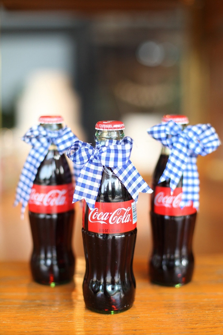 Delightful to the Eyes: A Charming Wedding with Playful Gingham Check ♡にて紹介している画像