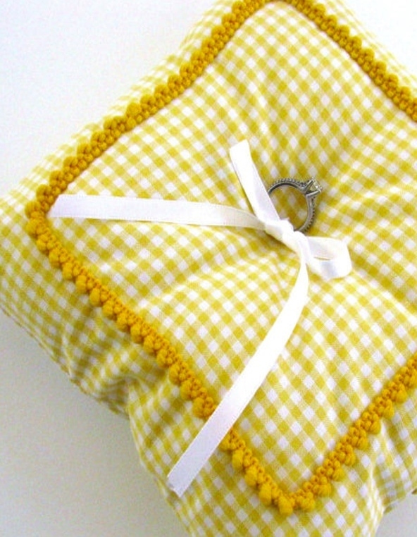 Delightful to the Eyes: A Charming Wedding with Playful Gingham Check ♡にて紹介している画像