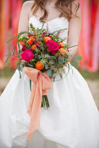 Delightful to the Eyes: A Charming Wedding with Playful Gingham Check ♡にて紹介している画像