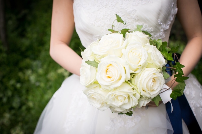 ドレスのデザインとの相性別♡ウェディングブーケの種類とデザインまとめにて紹介している画像