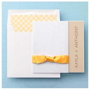 Delightful to the Eyes: A Charming Wedding with Playful Gingham Check ♡にて紹介している画像