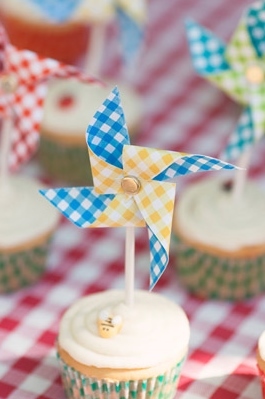Delightful to the Eyes: A Charming Wedding with Playful Gingham Check ♡にて紹介している画像