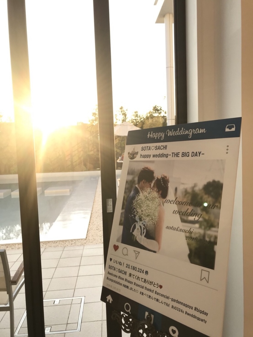 "Must-Have Items for Your Photo Booth: Popular Instagram Panel Designs"にて紹介している画像