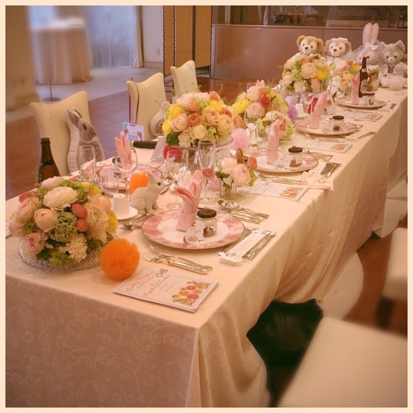 Easy DIY: Adorable Tulle Pom Poms That Create a Dreamy World ♡にて紹介している画像