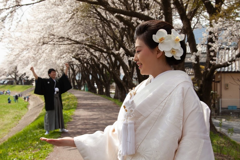 How Are They Captured? Amazing Wedding Photos That Make You Feel Like You’ve Entered a Miniature World ♩にて紹介している画像