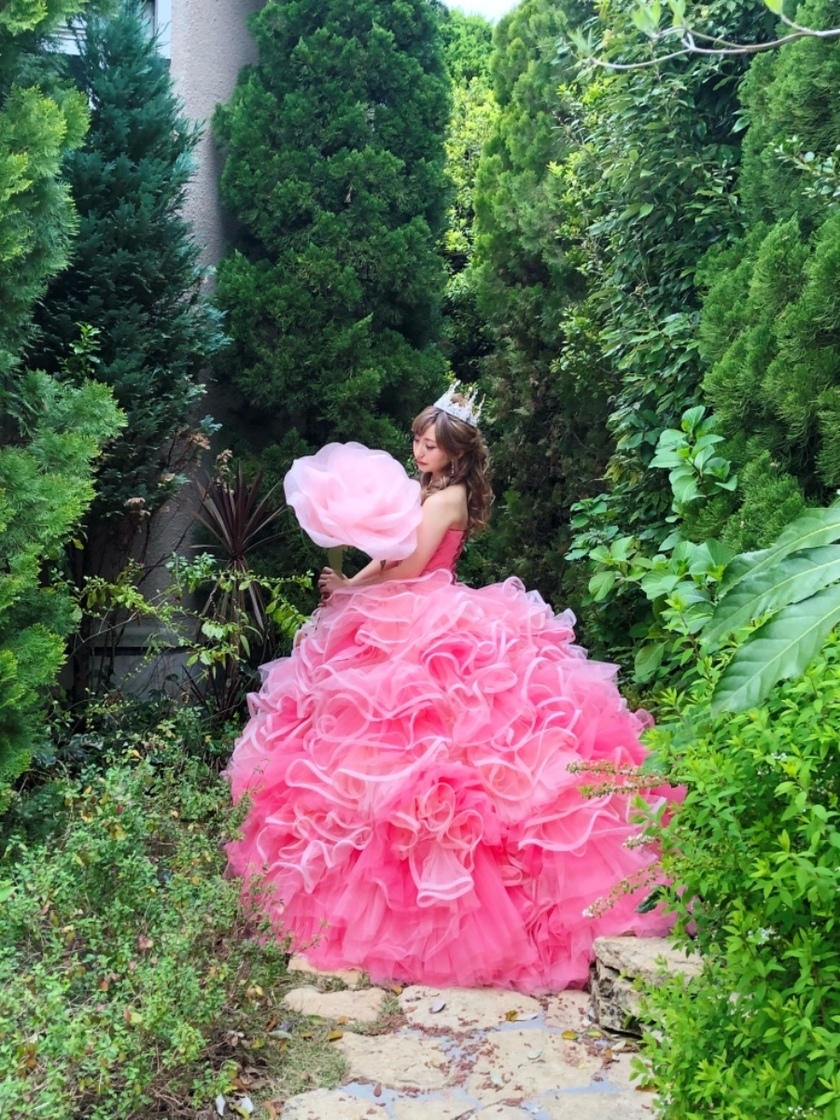 "Exploring Wedding Trends in Japan: A Look Back at the Styles from 2015 to 2020!"にて紹介している画像