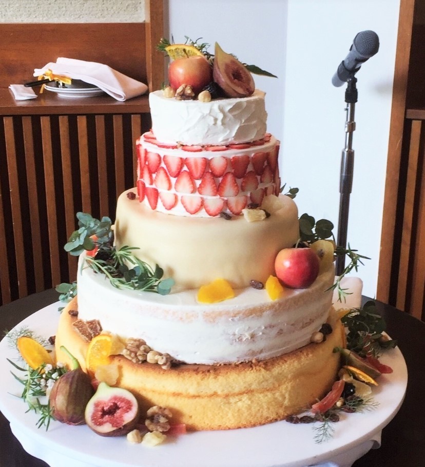 自分らしさを大事にしたい♡可愛くっておしゃれだけど珍しい、オリジナルウェディングケーキ10選にて紹介している画像