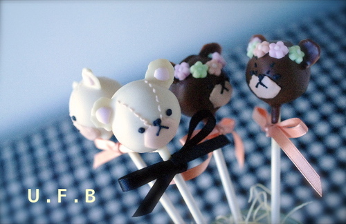 Can't Take My Eyes Off That Adorable Look: Hosting with Lollipop Cakes♡にて紹介している画像