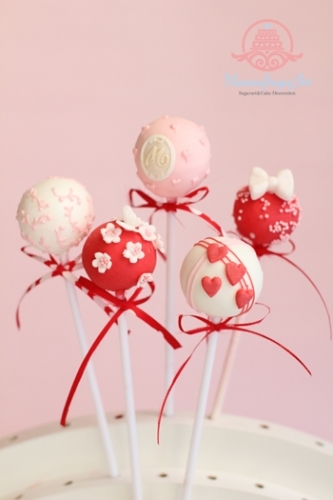 Can't Take My Eyes Off That Adorable Look: Hosting with Lollipop Cakes♡にて紹介している画像