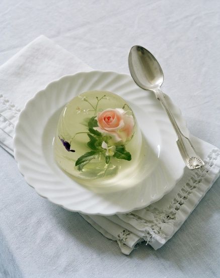 Sparkling Cute One-Bite Champagne Jelly Shots ♡にて紹介している画像