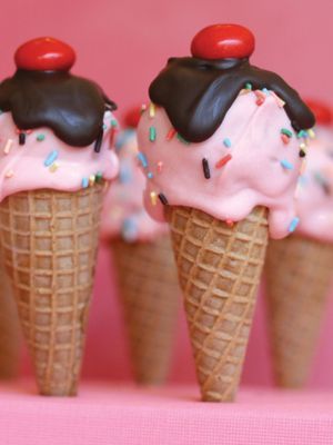 Can't Take My Eyes Off That Adorable Look: Hosting with Lollipop Cakes♡にて紹介している画像