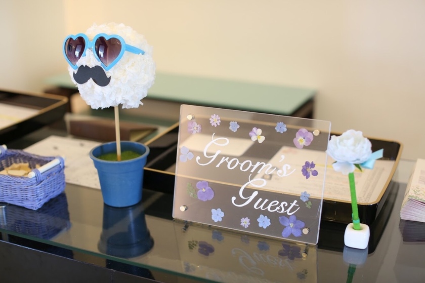 "10 Adorable Reception Pens Decorated by Senior Brides for Guests to Write With ♡"にて紹介している画像