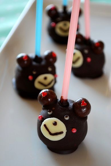 Can't Take My Eyes Off That Adorable Look: Hosting with Lollipop Cakes♡にて紹介している画像