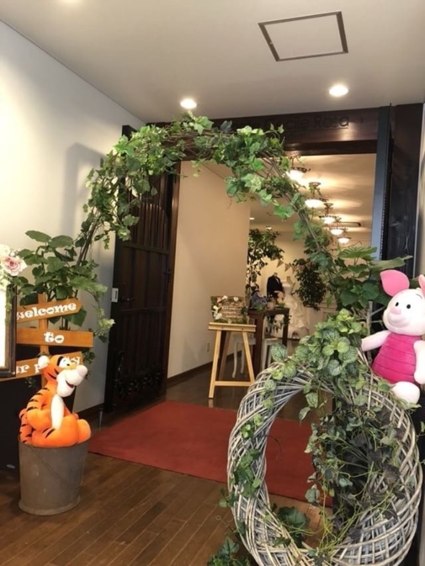 Exciting Ideas for Stunning Entrance Decorations at Your Wedding Reception!にて紹介している画像