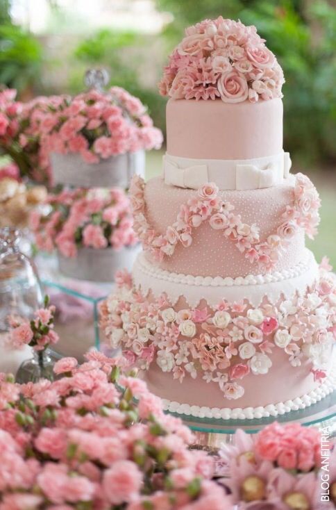 Eternal Maiden Colors: A Complete Wedding Coordination in Beloved Pink ♩にて紹介している画像