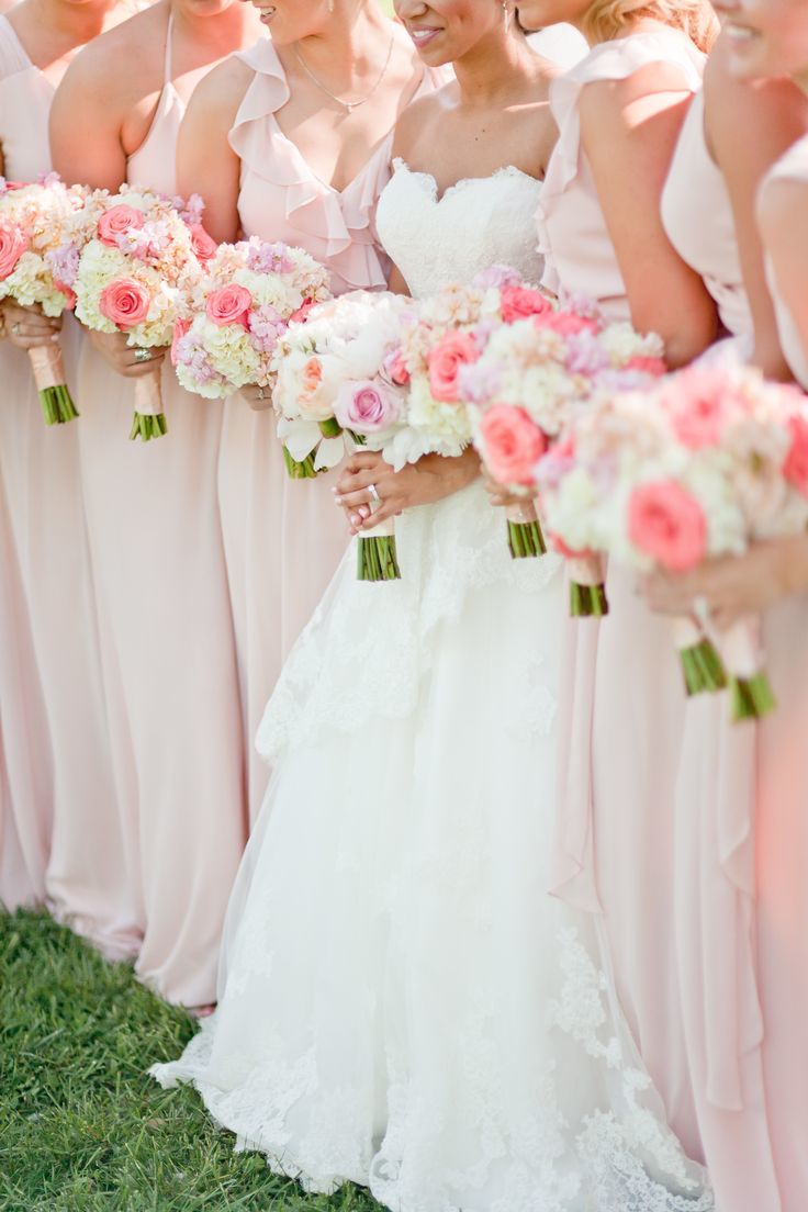 Eternal Maiden Colors: A Complete Wedding Coordination in Beloved Pink ♩にて紹介している画像