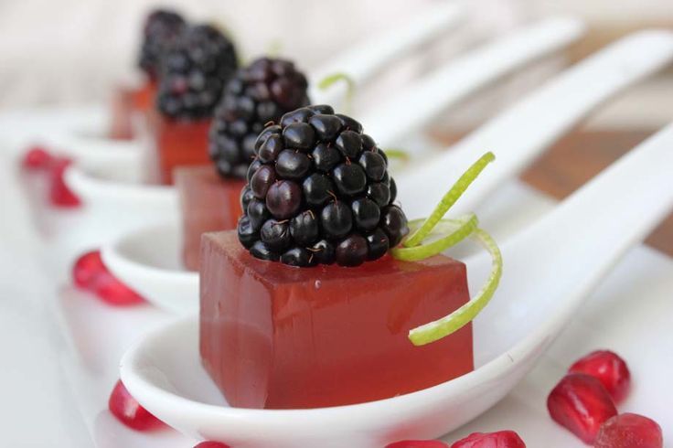 Sparkling Cute One-Bite Champagne Jelly Shots ♡にて紹介している画像