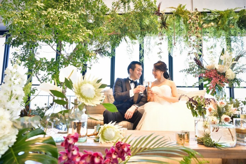 これだ！と思う一枚を見つけよう♡披露宴で撮りたい「乾杯ショット」のアングル総まとめ＊にて紹介している画像