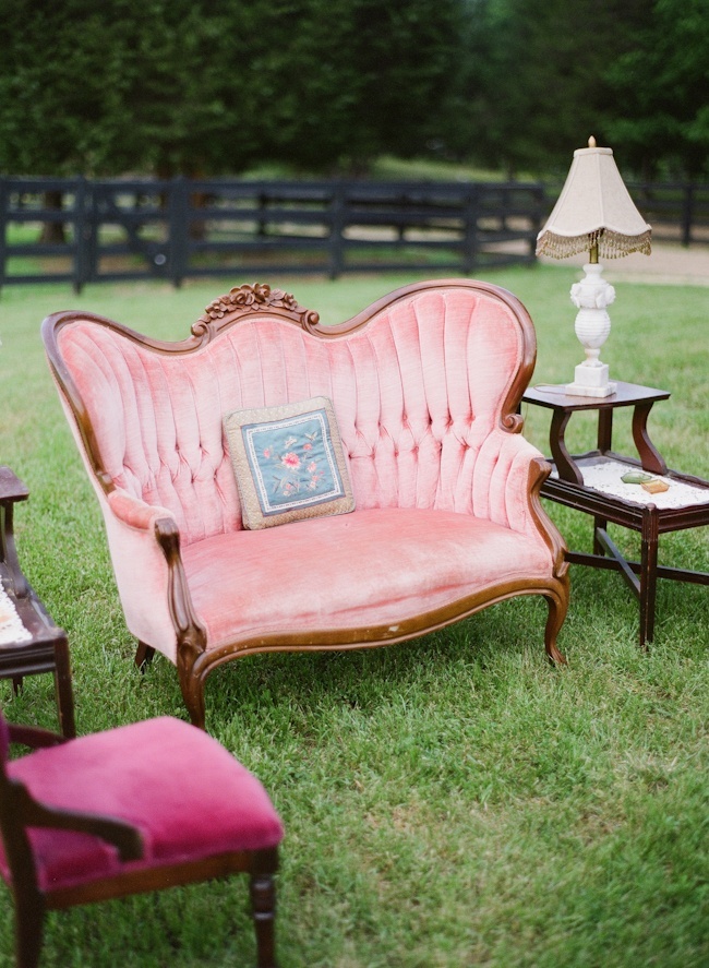 Vintage Pink as the Theme Color: A Collection of Romantic Inspirations ♡にて紹介している画像